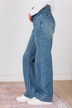Load image into Gallery viewer, Dark Wash Loose Fit Jeans